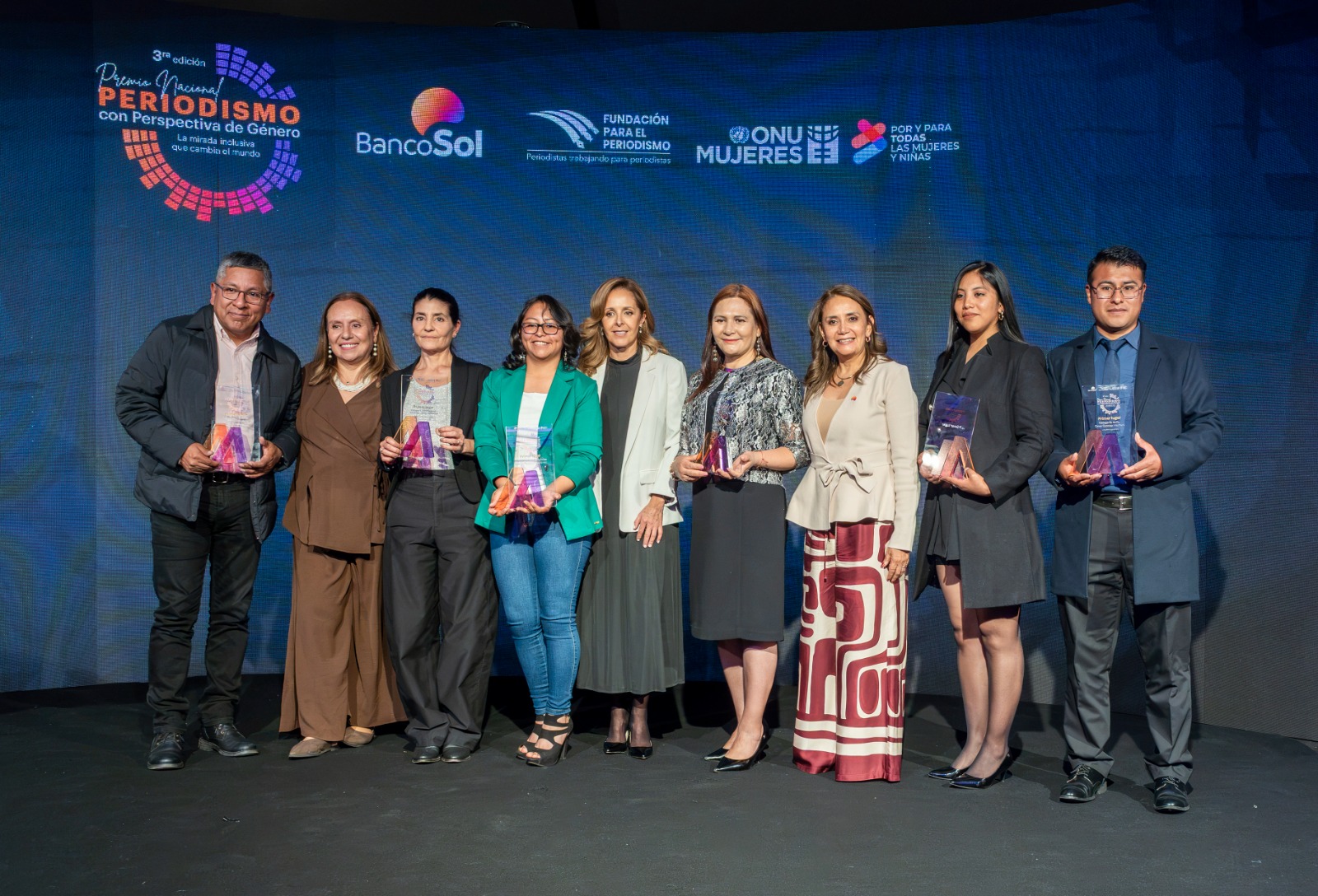𝗘𝗹 𝗣𝗿𝗲𝗺𝗶𝗼 𝗡𝗮𝗰𝗶𝗼𝗻𝗮𝗹 𝗱𝗲 𝗣𝗲𝗿𝗶𝗼𝗱𝗶𝘀𝗺𝗼 𝗰𝗼𝗻 𝗣𝗲𝗿𝘀𝗽𝗲𝗰𝘁𝗶𝘃𝗮 𝗱𝗲 𝗚𝗲𝗻𝗲𝗿𝗼 𝗲𝘅𝗽𝗮𝗻𝗱𝗲 𝘀𝘂 𝗶𝗺𝗽𝗮𝗰𝘁𝗼 𝗮 𝗻𝗶𝘃𝗲𝗹 𝗿𝗲𝗴𝗶𝗼𝗻𝗮𝗹 𝘆 𝗴𝗮𝗹𝗮𝗿𝗱𝗼𝗻𝗮 13 𝘁𝗿𝗮𝗯𝗮𝗷𝗼𝘀 𝗱𝗲 𝗶𝗻𝘃𝗲𝘀𝘁𝗶𝗴𝗮𝗰𝗶𝗼𝗻